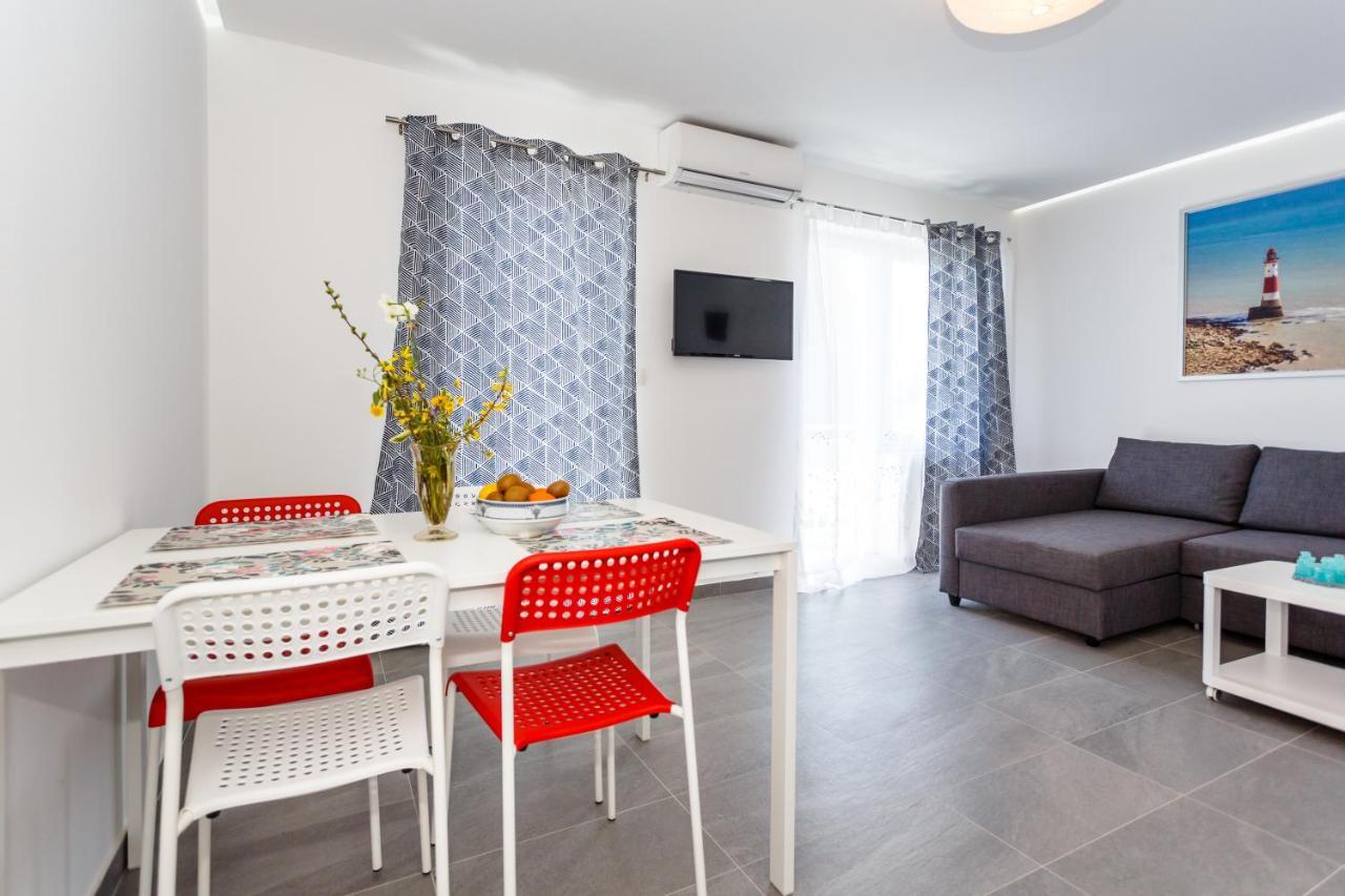 Golden Island Apartments คิร์ก ภายนอก รูปภาพ