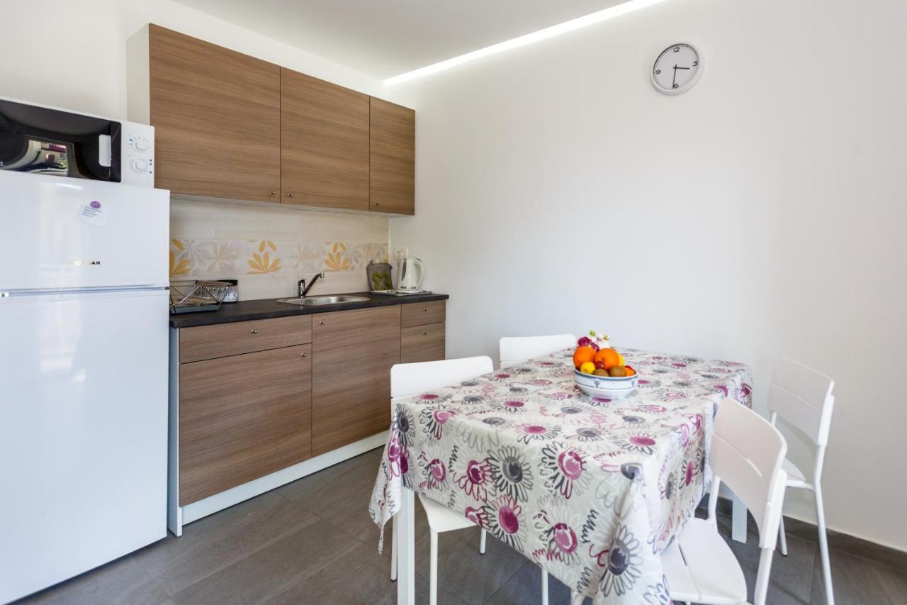 Golden Island Apartments คิร์ก ภายนอก รูปภาพ