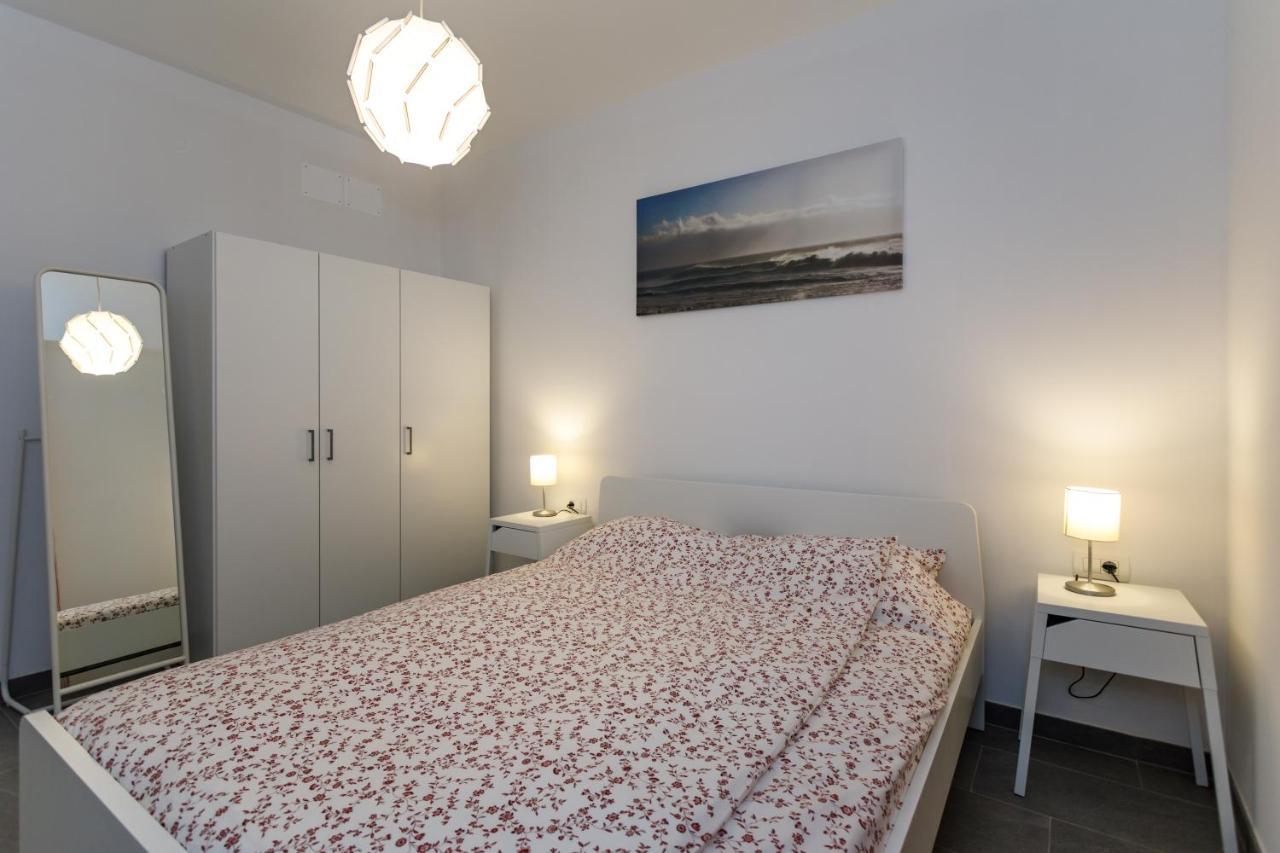 Golden Island Apartments คิร์ก ภายนอก รูปภาพ